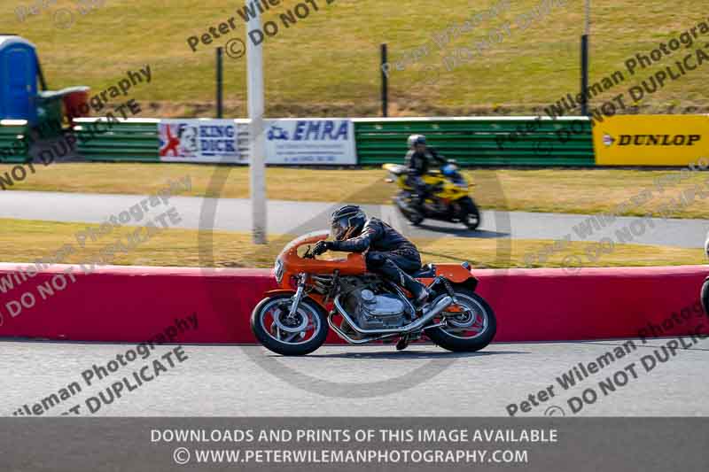 Vintage motorcycle club;eventdigitalimages;mallory park;mallory park trackday photographs;no limits trackdays;peter wileman photography;trackday digital images;trackday photos;vmcc festival 1000 bikes photographs